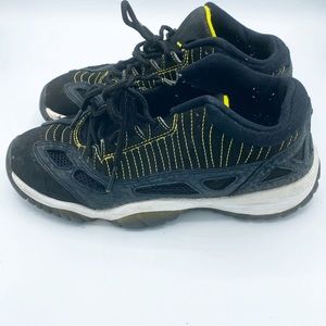 Black and yellow Jordan size 5.5 Y